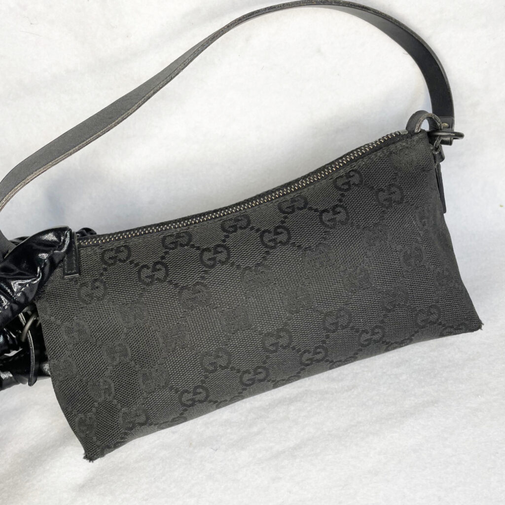 gucci monogram pochette
