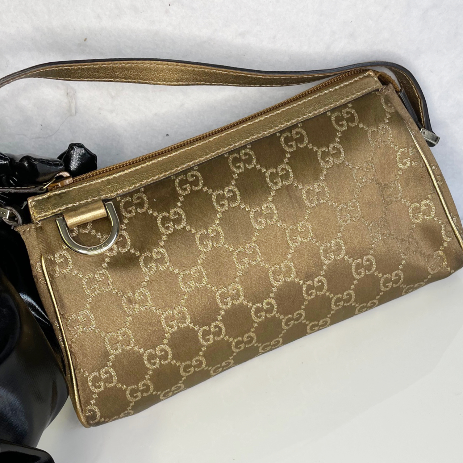 gucci pochette monogram