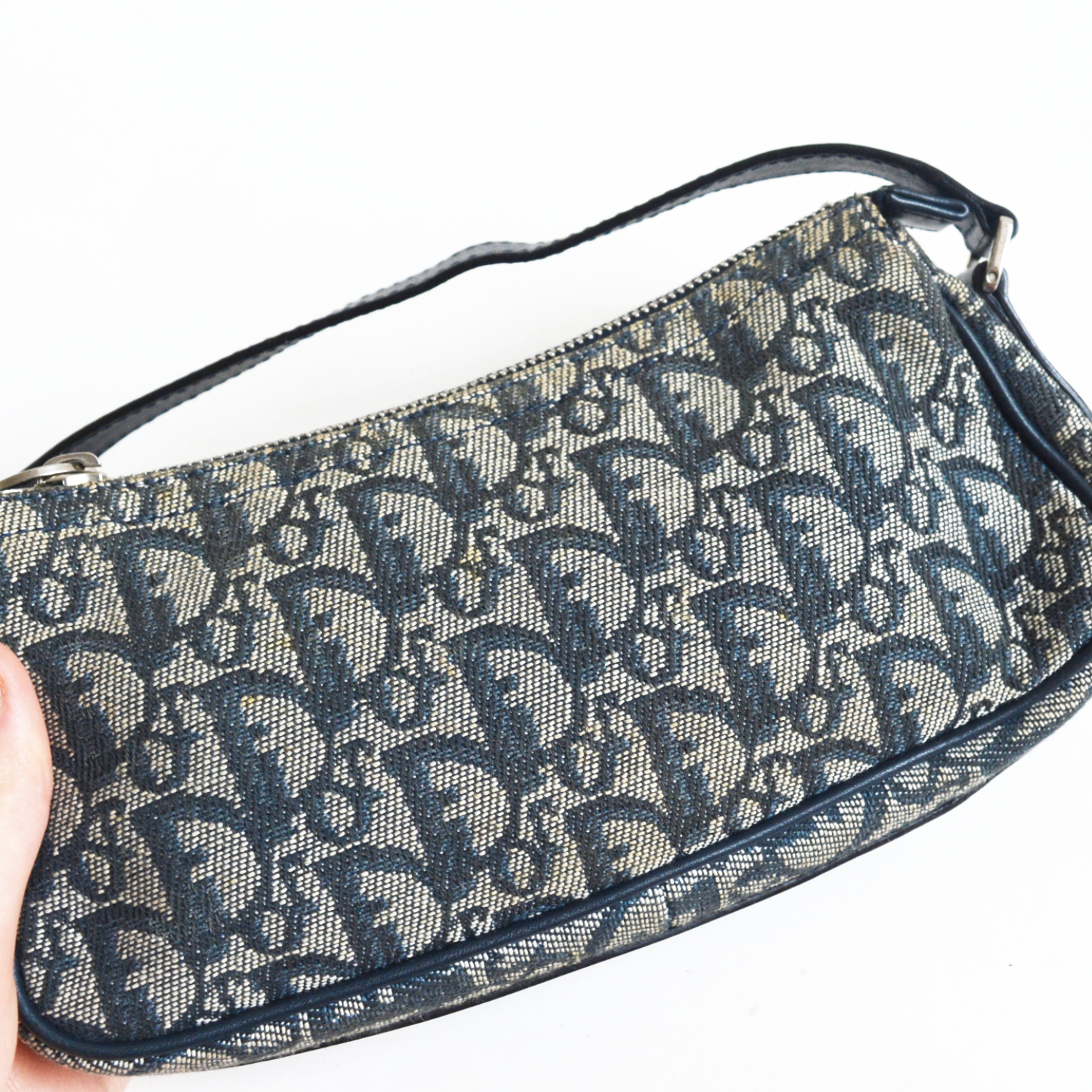 Baguette dior online