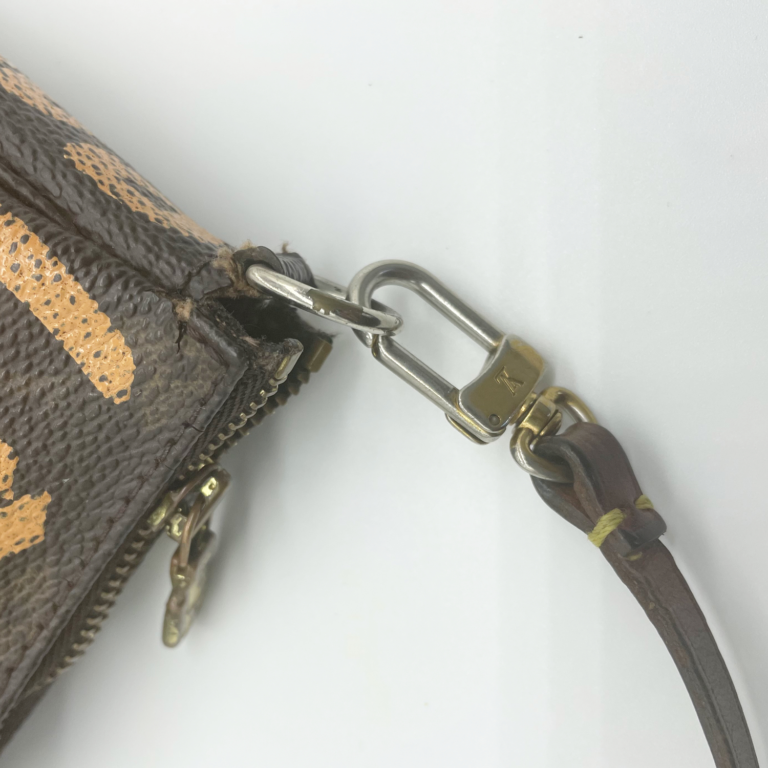 LOUIS VUITTON GRAFFITI POCHETTE