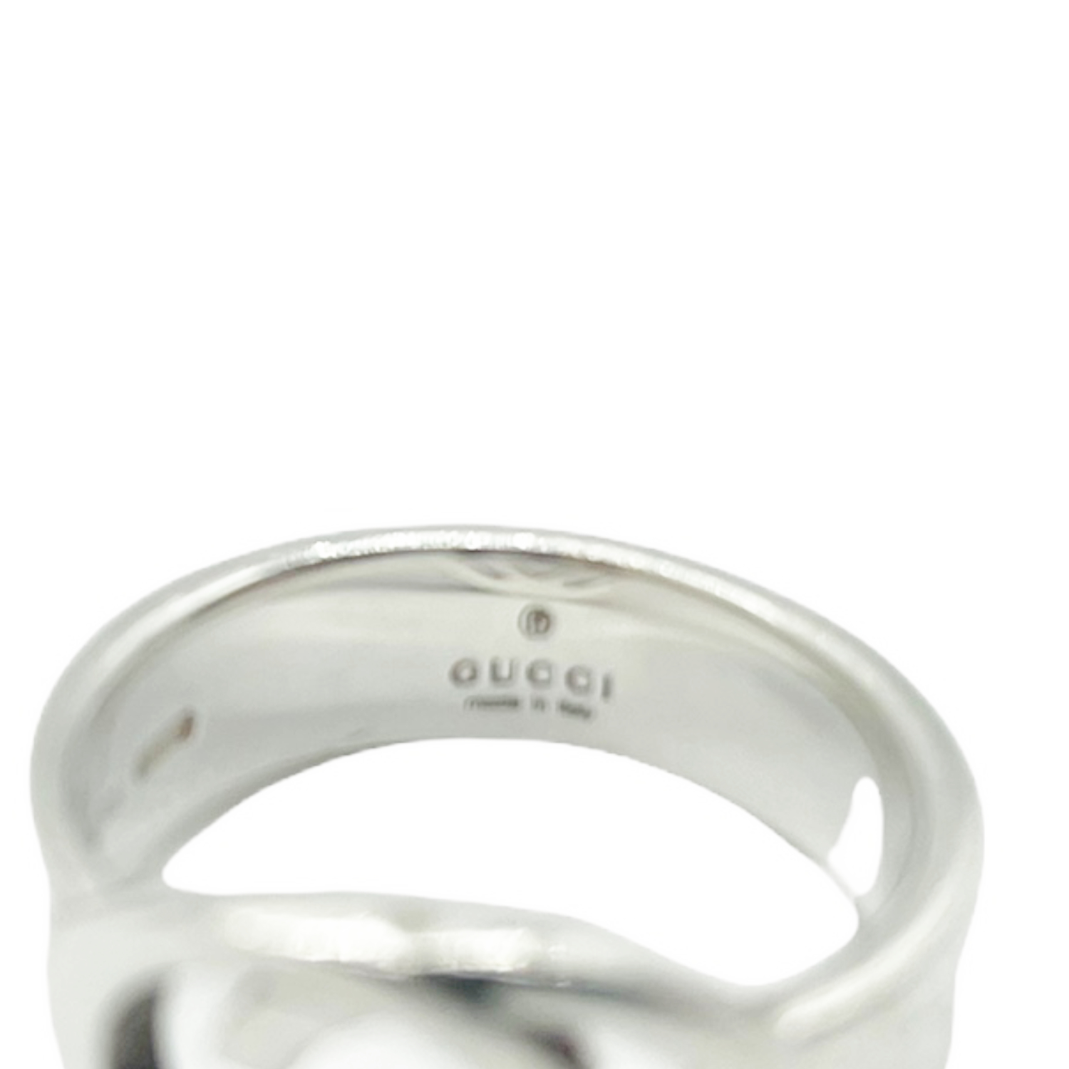 Gucci Logo Signet Ring in Silver – Nitryl