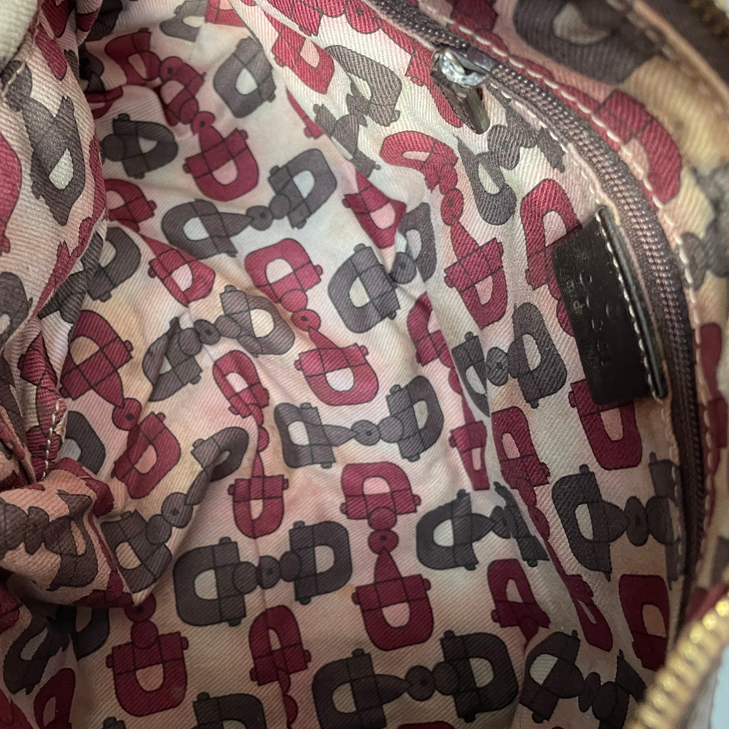 Gucci hotsell bag interior